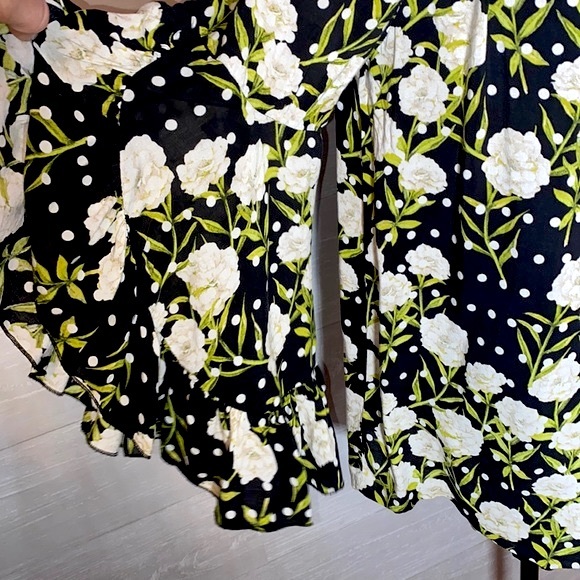 Star Fever Off-Shoulder Bell Sleeve with Ruffles - Picture 2 of 7